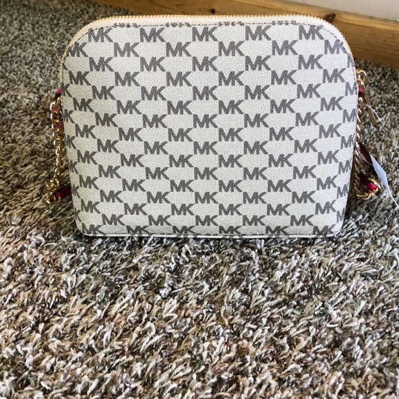 Michael Kors Cindy Dome - Picture 2 of 8